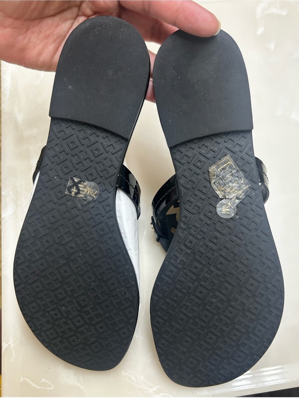 Tory Burch Black Patent Logo Thong Sandals - Women - Picture 7 of 12